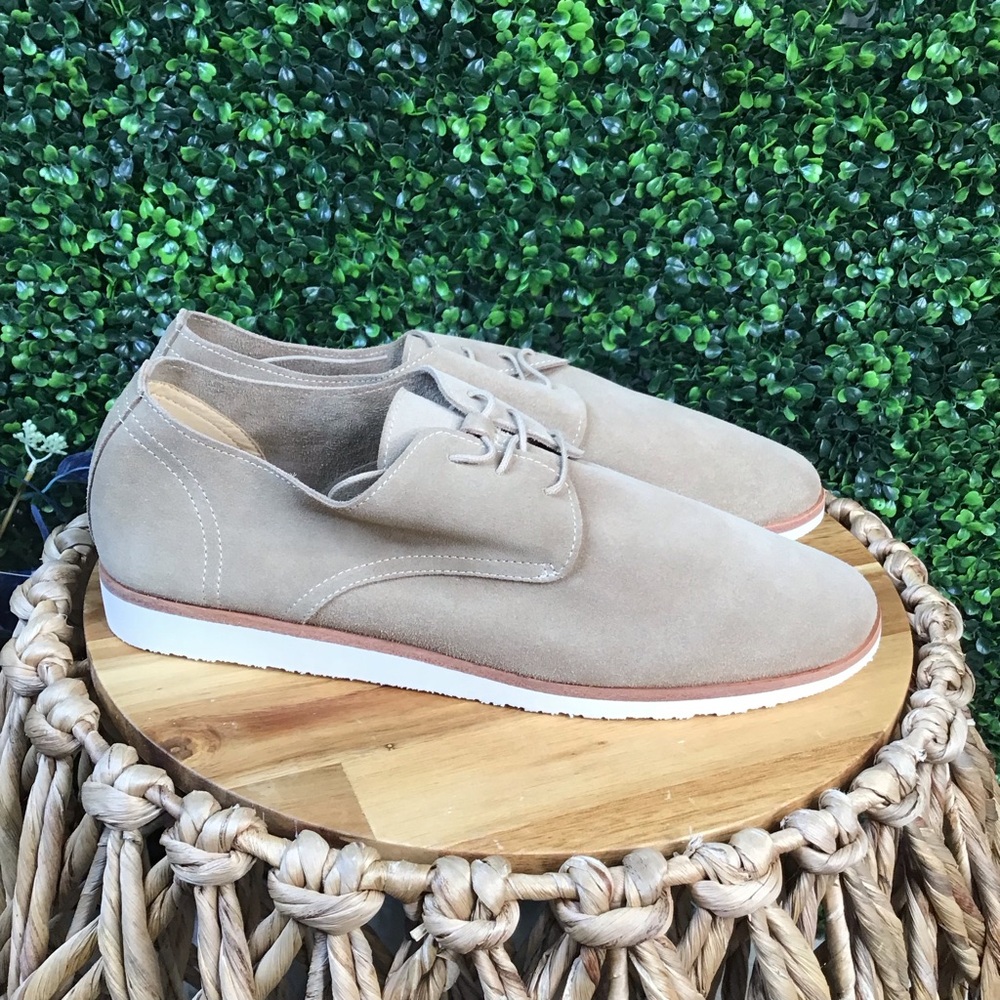 New in box nisolo Men's stone color travel derby leather Suede Shoes